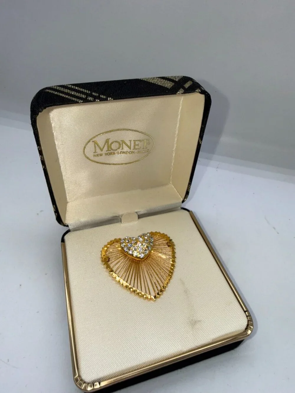 NIB Monet Gold Tone Rhinestone Double Heart Brooch Pin in Original Box